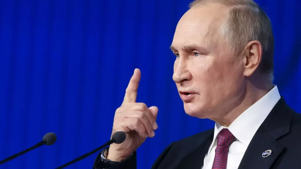 Putin denunciato per aver usato la parola "guerra"