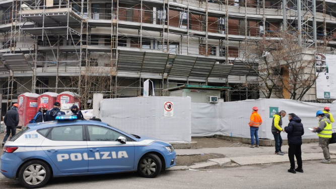 Milano: Lite fra operai finisce a coltellate