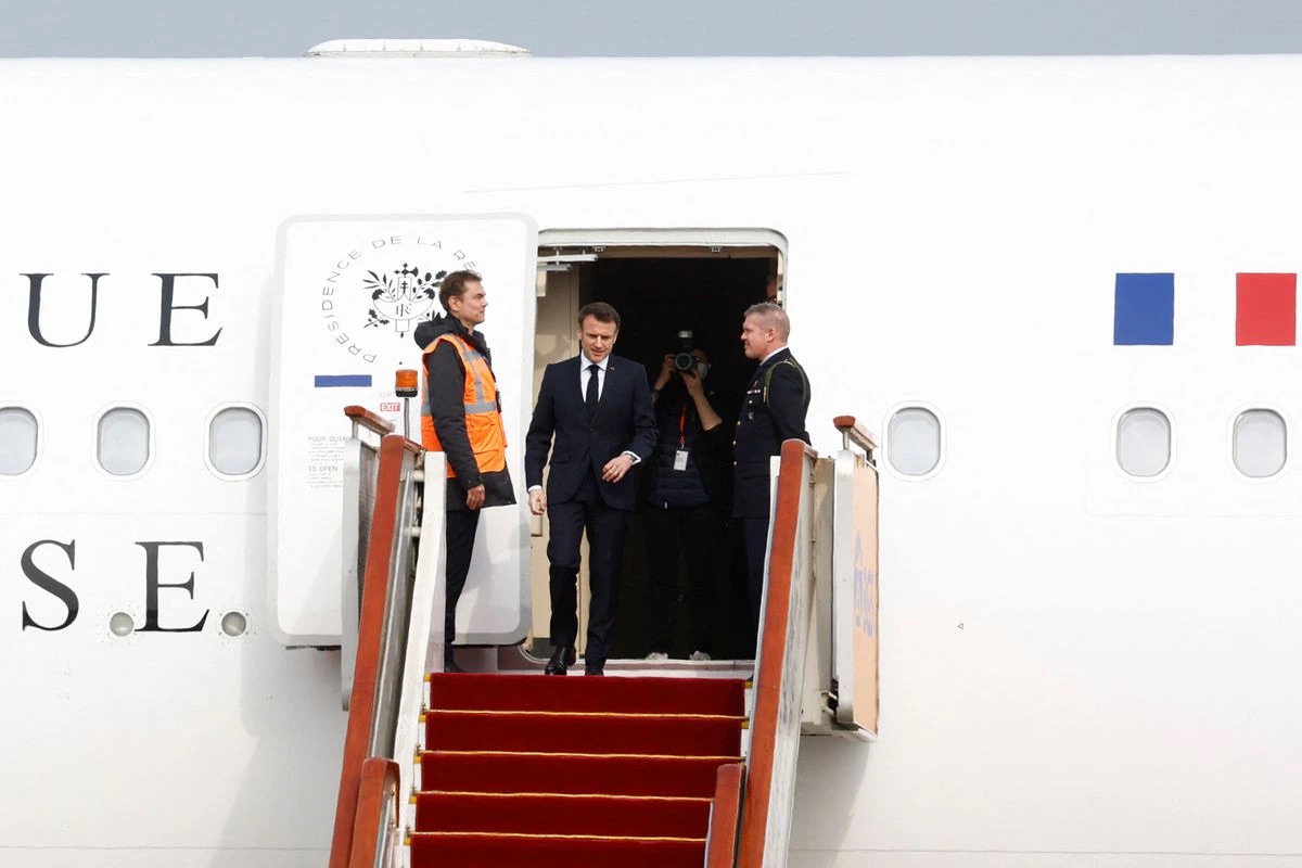 Macron sbarca a Pechino. Riapertura dell'UE verso la Cina