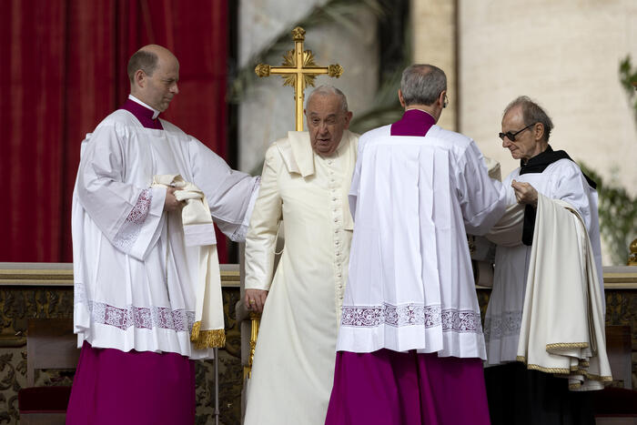Papa Francesco celebra la messa di Pasqua in Piazza San Pietro: Benedizione "Urbi et Orbi"